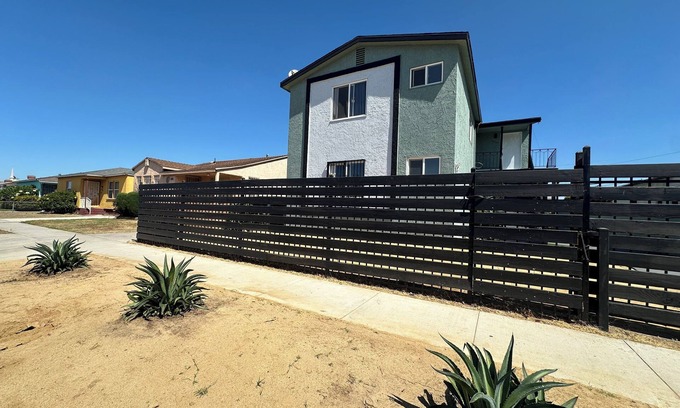 Los Angeles Apartment | Sofi Kia forum , intuit , One bedroom home Los Angeles upstairs left