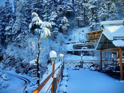 Naggar Hotel | Soham's Chateau De Naggar - Manali