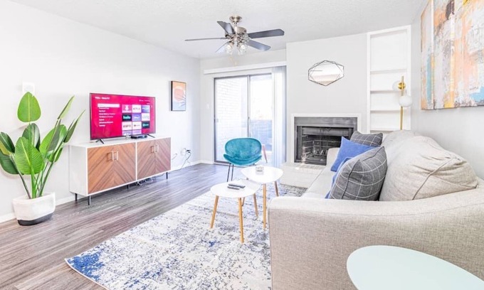 South Lamar Apartment | SoLa 1BR work & play, close to Downtown