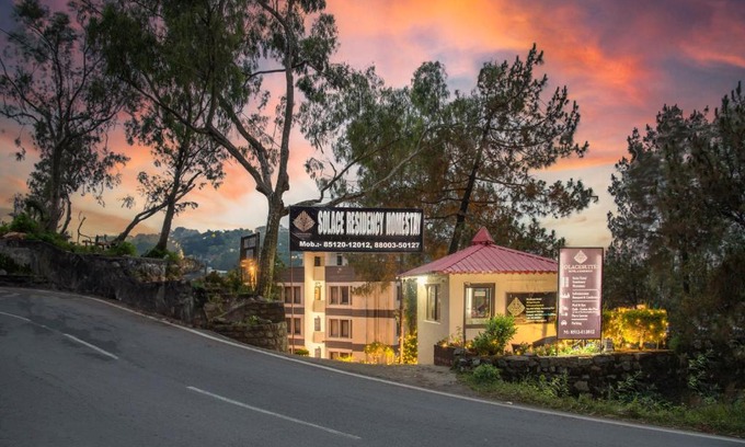 Kumarhatti Bed & Breakfast | Solace Suites - The Himalayan Hometel