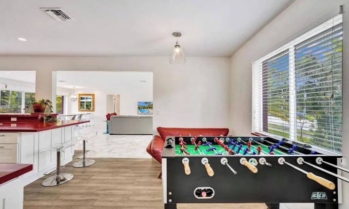Hollywood Lakes House | Solar Paradise — Luxury Hollywood Lakes House w/Heated Pool & Jacuzzi