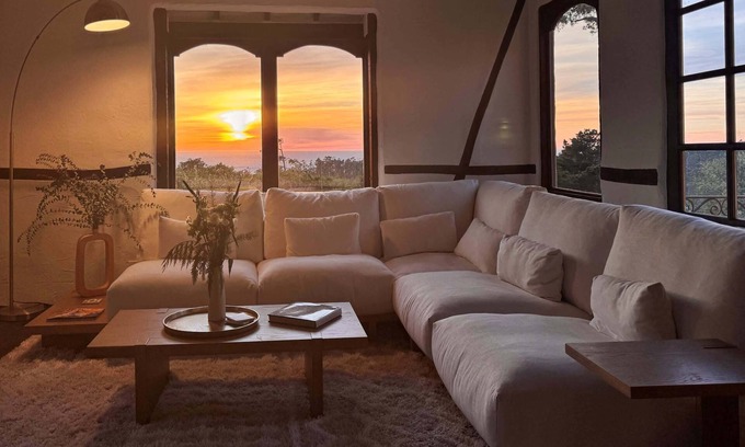 Carmel Woods House | Solis & Sea Villa: 4br 4ba w Panoramic Ocean Views and a Bonus Room