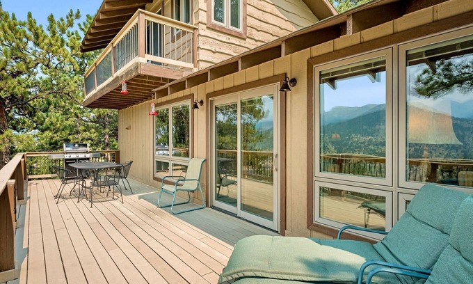 Windcliff Estates House | Solitude Vacation Home At Windcliff 3 Bedroom Home by RedAwning