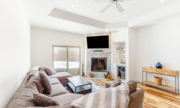 Ludlow Apartment | Solitude Village H102