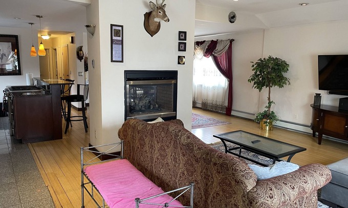 Manchester Apartment | Someplace Nice