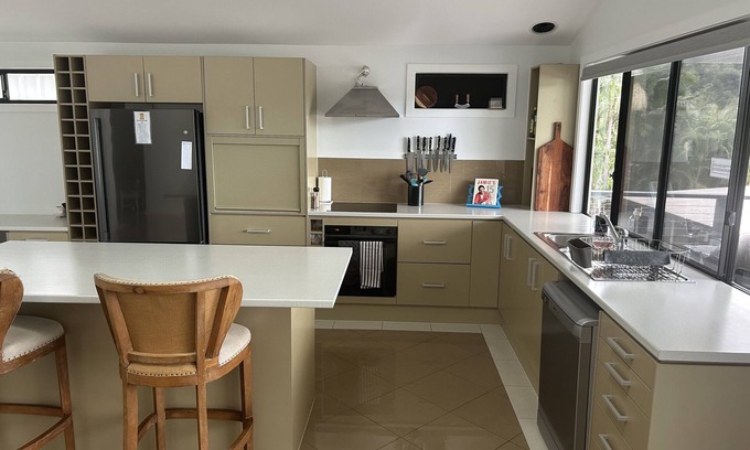 Somerset Dam House | Somer Get Away