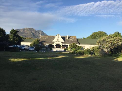 Somerset West House | Somerset Guest Lodge - Western Cape