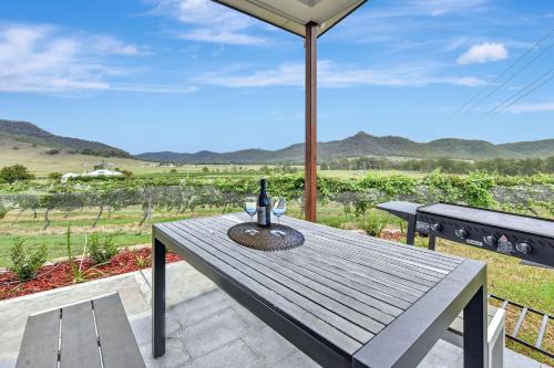 Broke House | Somerville Wines Lux Escape 3-Bedroom Cottage Near Broke Wineries
