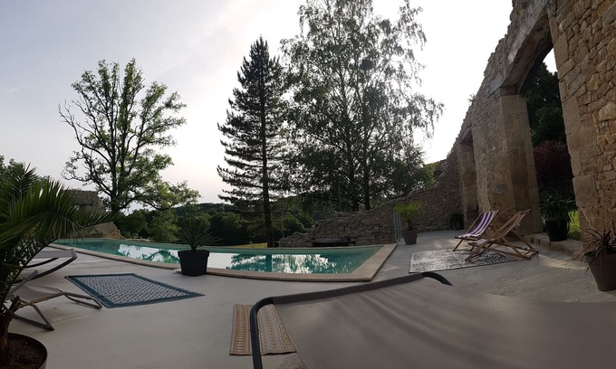 Latronquiere Villa | Somptueuse Villa du 18ème Siècle Avec Piscine et Jacuzzi