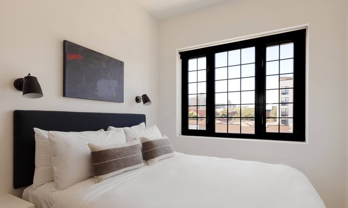 Gowanus Apartment | Sonder The Industrialist | Superior Queen Room