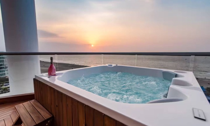 La Boquilla Condo | Sonesta luxurious penthouse with jacuzzi front sea