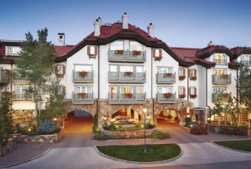 Vail Apartment | Sonnenalp Vail - Hotel Room With 2 Double Beds