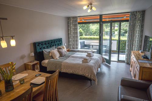 Sudrandweg Apartment | Sonnenstube - Westbalkon, Ruhige Lage, Sauna, Pool, Seenähe, Dachterrasse