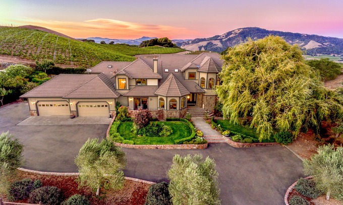 Santa Rosa House | Sonoma County Wine Country Vineyard Estate with Pool!