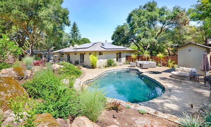 Sonoma House | Sonoma Vineyard Estate with 3 Bedrooms and Pool - Includes Wine Tasting Passport