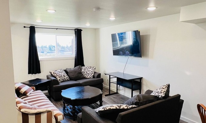 Sooke House | Sooke Mountain View Suite