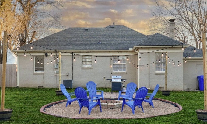 Norman House | SOONER SUITE - 5 Min From OU - Media Room & Fire Pit - 7 Guests