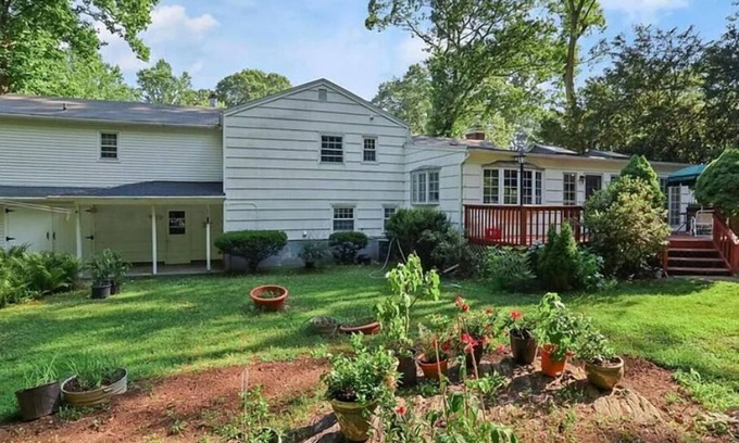 Trumbull House | Soothing 4-bedroom house with AC in Trumbull