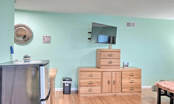 Smith River Apartment | Soothing Studio with Lush Views 2 Mi to Beach!