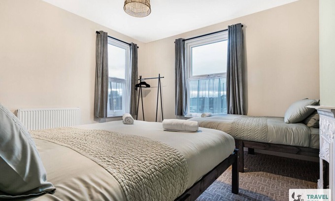 Nottingham House | Sophies House, central with parking