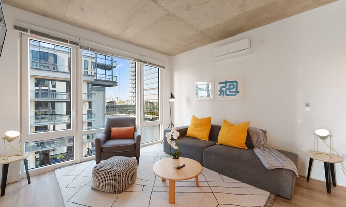 River North Hotel | Sophisticated 4BR Suite - Walk to Shops, Dining & Transit