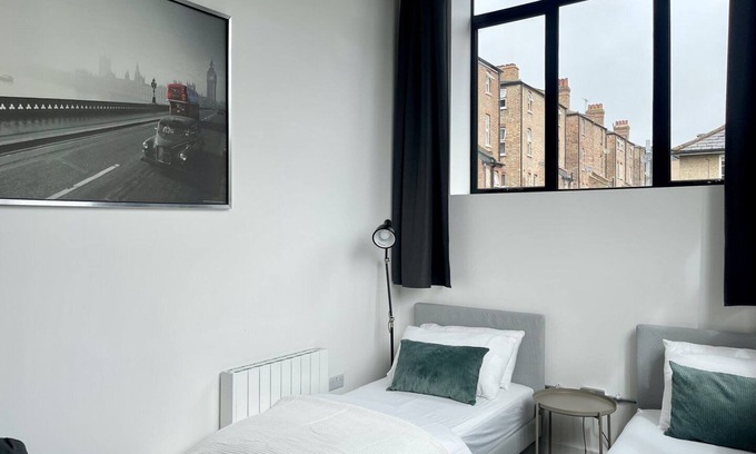 North Finchley Apartment | Sophisticated comfort in London