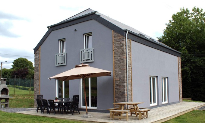 Nadrin House | Sophisticated Holiday Home in Nadrin with Sauna