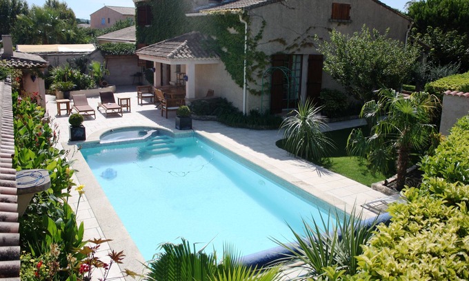 Sorgues Villa | Sorgues, 9 km from Avignon, air-conditioned villa with private pool, (Wifi internet)