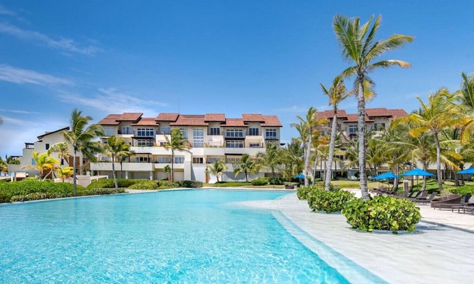 Punta Cana Apartment | Sotogrande: Beachfront condo w/housekeeper, plunge pool, beach & pool