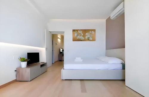 Tricolore Apartment | Sottocorno White, historic center, Milan