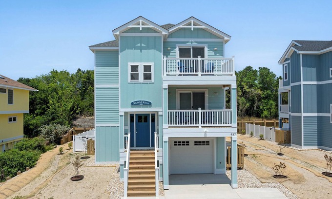 Monteray Shores House | Sound Dream: New Build | Pool & Hot Tub