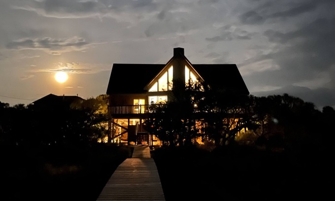 Frisco Cottage | Soundfront Sunsets & Pets, Great Deck, Private, Watersports