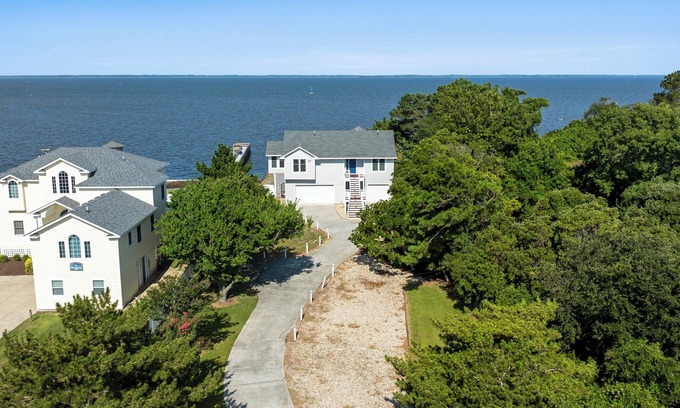 Duck House | Sounds Ducky: Private Heated Saltwater Pool | Hot Tub | Sound front | 5-minute w