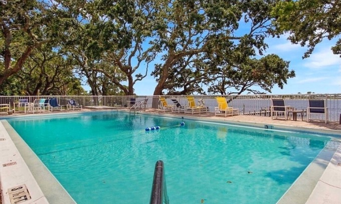 Mary Esther Condo | Soundside 2 Bedroom Condo - Pool & fishing dock