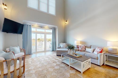 Atlantic Beach House | Soundside Serenity