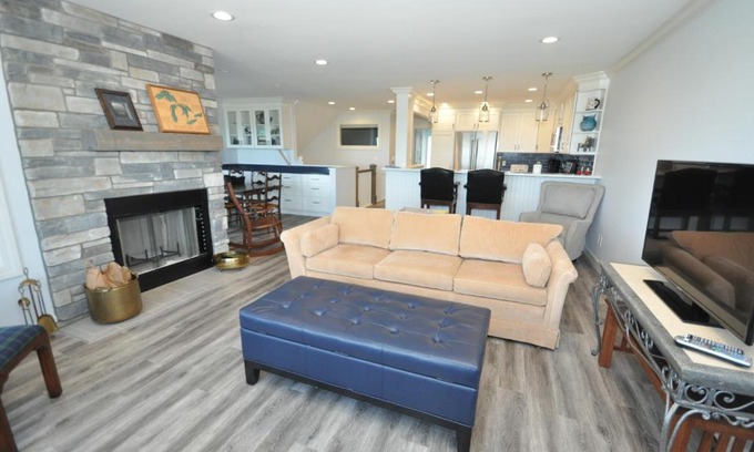 Glen Arbor Apartment | South Beach 8