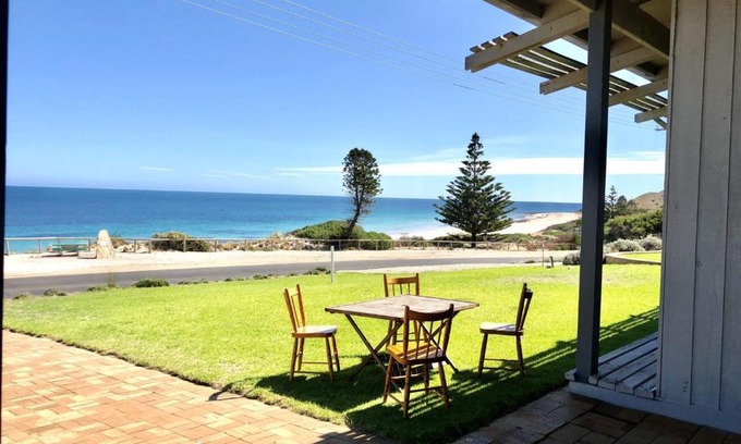 Carrickalinga House | South Beach House 1 - 12 Gold Coast Drive