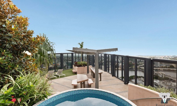 South Brisbane Apartment | South Brisbane 2 Bedrooms Apartment with Free Parking by KozyGuru