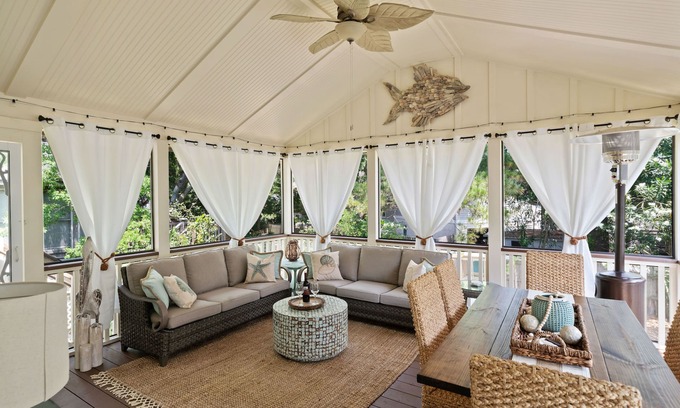Saint Simons Heights House | South-end Family favorite! Walk to shopping+restaurants+grocery stores!