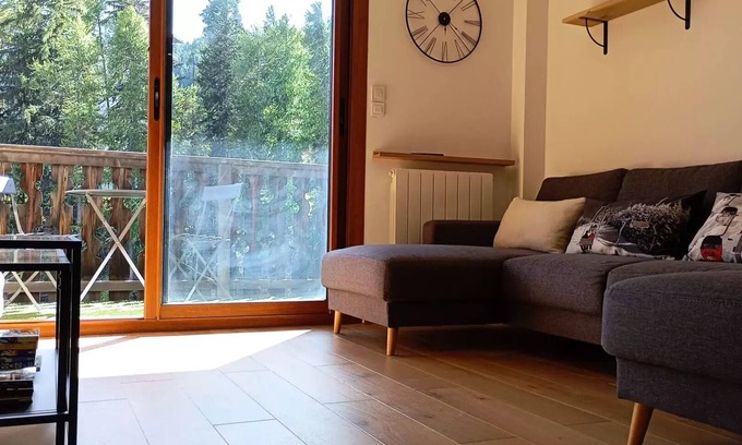 Pra Loup Apartment | South-facing apartment for 6 with large terrace and beautiful view of the slopes