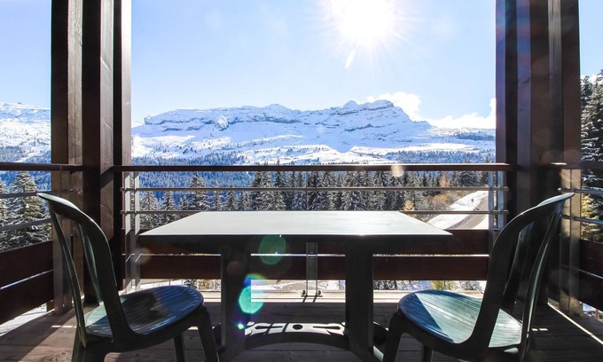 Flaine Apartment | South-facing newly renovated 2-bed apartment