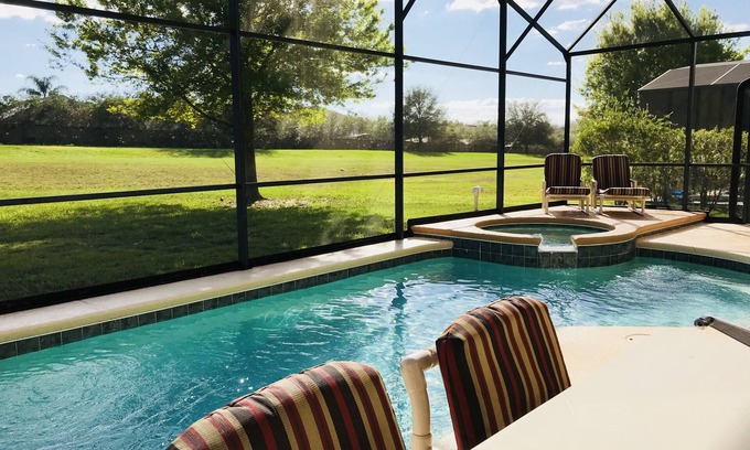Legacy Park Villa | SOUTH FACING POOL/SPA - ALL DAY SUN - FREE BBQ/WIFI/CALLS - GAMES ROOM - 5 BR