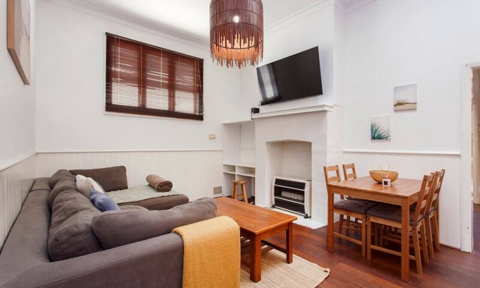 South Fremantle Cottage | South Fremantle Hideaway close to South Beach
