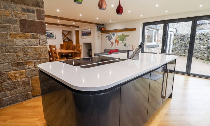 Leek House | SOUTH HILLSWOOD FARM, family friendly, with pool in Leek