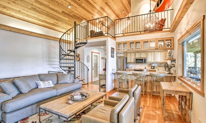 Worley House | South Lake Coeur dAlene Home with Dock and Kayaks!