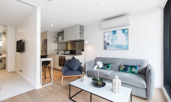 South Melbourne Apartment | South Melbourne Hidden Gem near Albert Park Lake