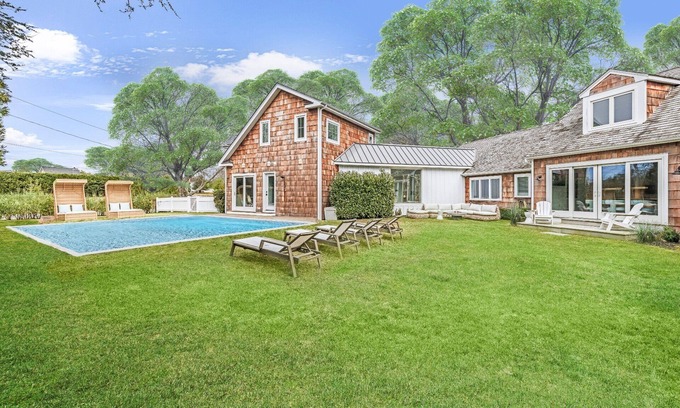 Water Mill House | South of the highway, walking distance to town.