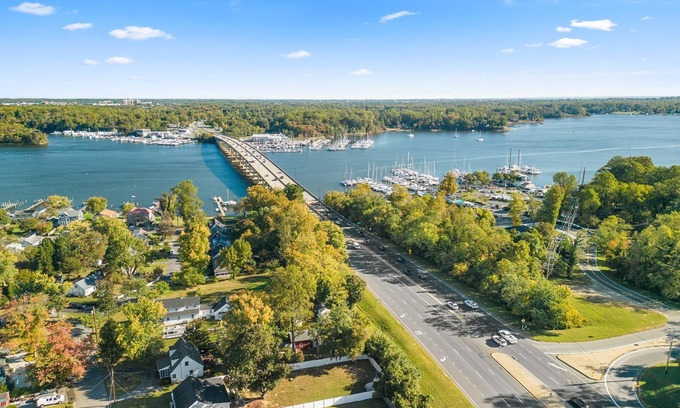 Edgewater House | South River Retreat- Go Navy!