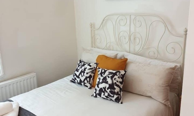 South Shields Apartment | South Shield's Hidden Gem Garnet 3 Bedroom Apartme