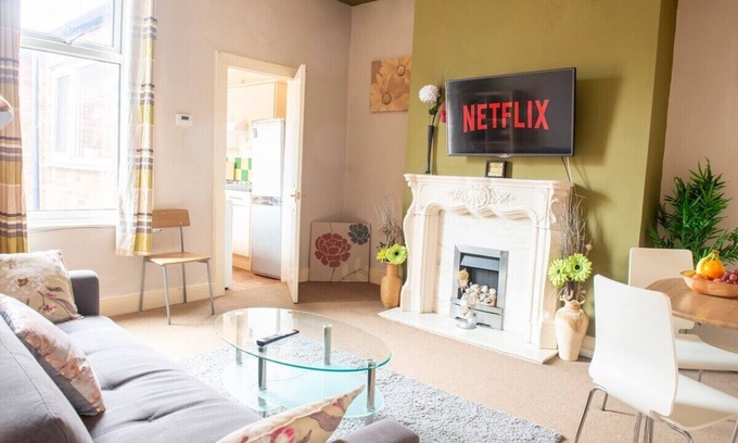 South Shields Apartment | South Shields Metro is less than 10 min walk away